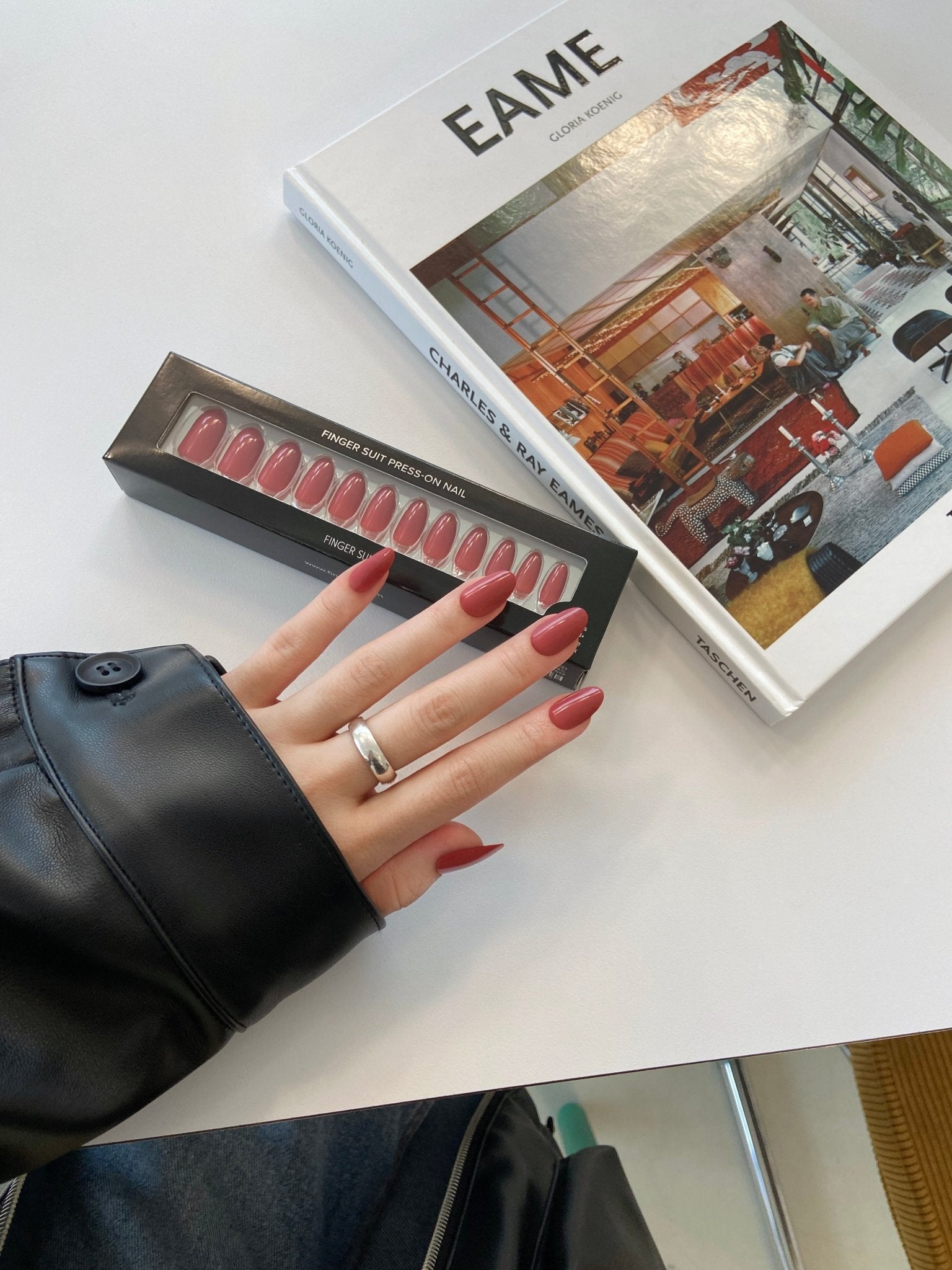 Brick Red(ブリックレッド) - FINGER SUIT(フィンガースーツ)ネイルチップ