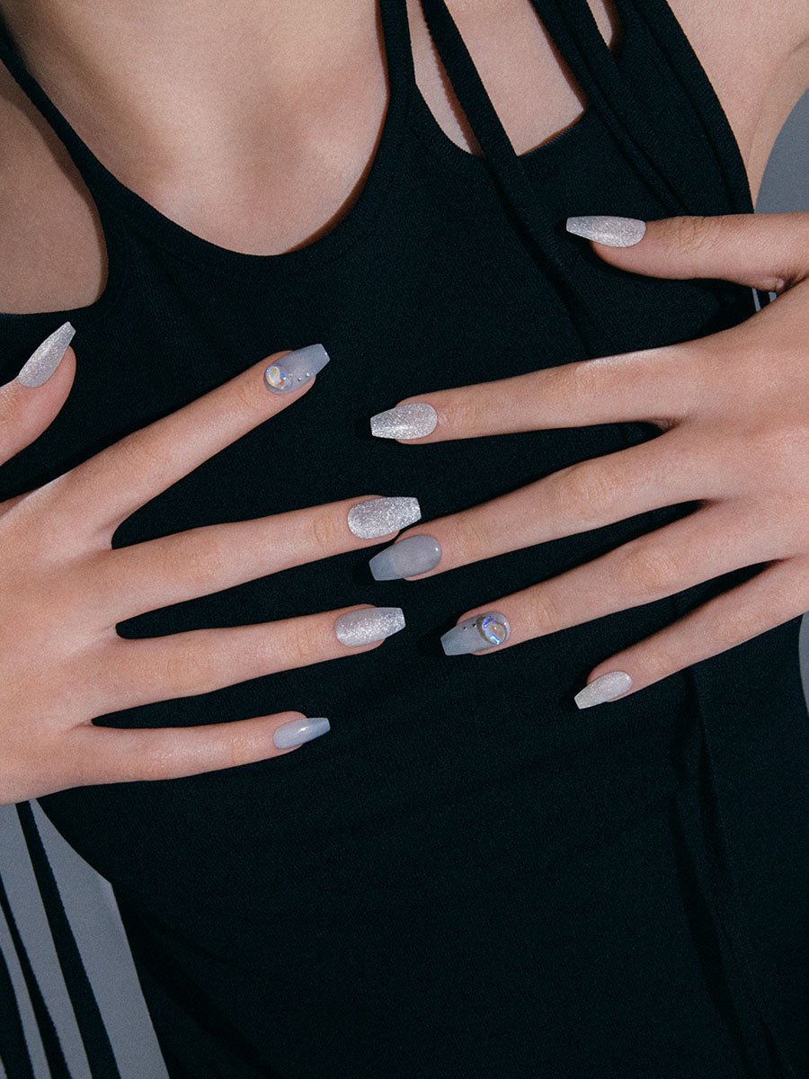 Frozen Pebble(フローズンペブル) - フィンガースーツネイルチップのサイズガイド(40枚入り、16サイズ)